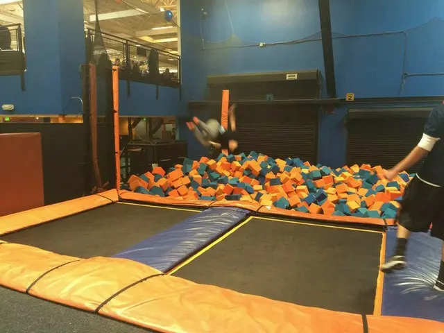 トランポリンで遊ぼう！Sky Zone Trampoline Park【アメリカ】