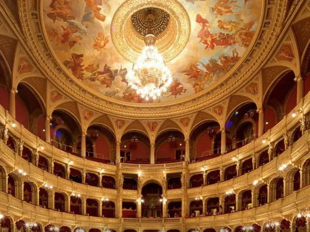 ハンガリーが誇るハンガリー・オペラハウス見学に参加！【ハンガリー】