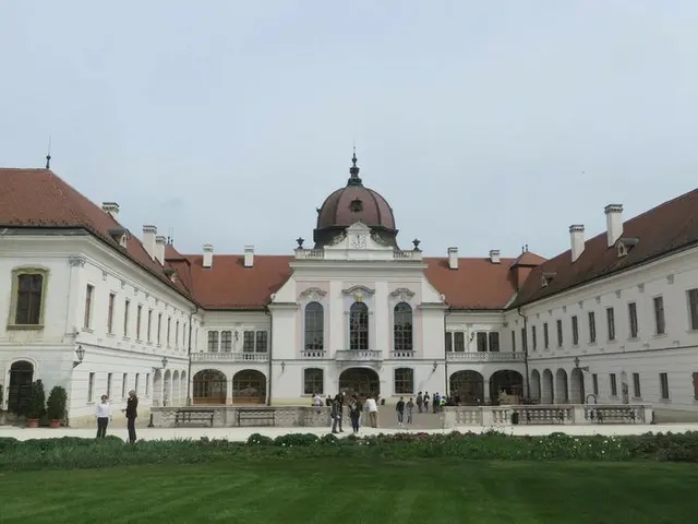ブタペスト郊外へ　王妃エリザベートが愛した緑あふれるゲデレー宮殿【ハンガリー】