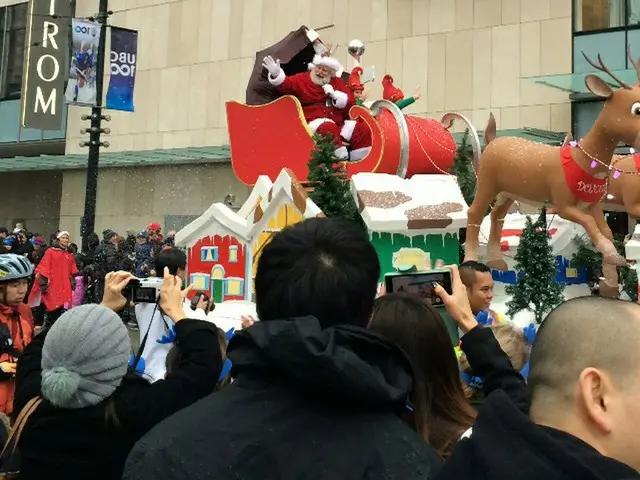 ちょっと早いクリスマスパレード【カナダ】