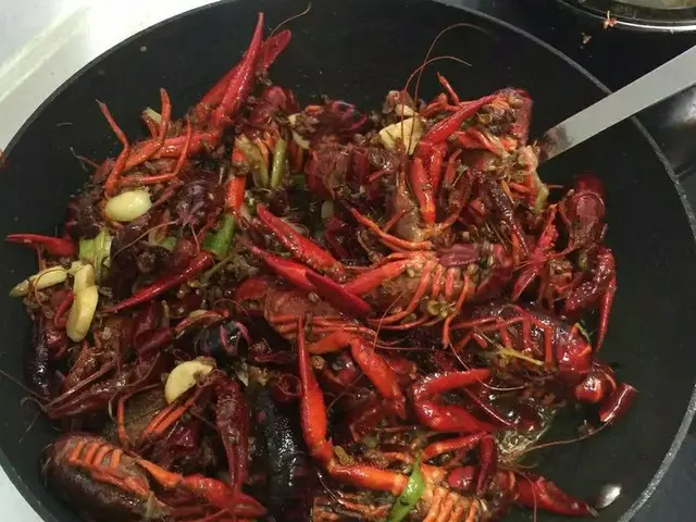 中国でザリガニを食べる【中国】