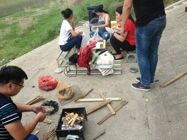 中国の河川敷でバーベキュー【中国】