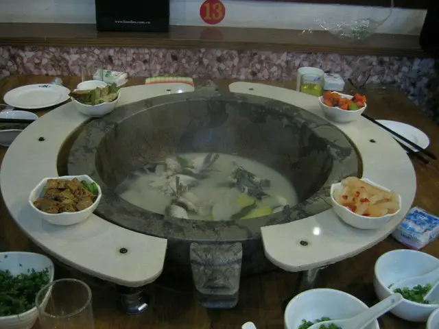 まるで洗面台？中国雲南省の石鍋料理【中国】