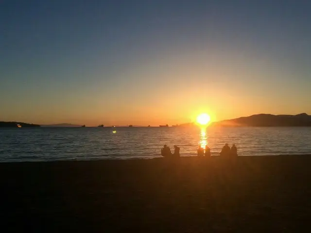 ビーチで素敵な夕日を【カナダ】