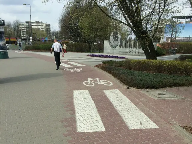 間違ってバイクレーンを歩いたら、本当に危ないので注意【ポーランド】