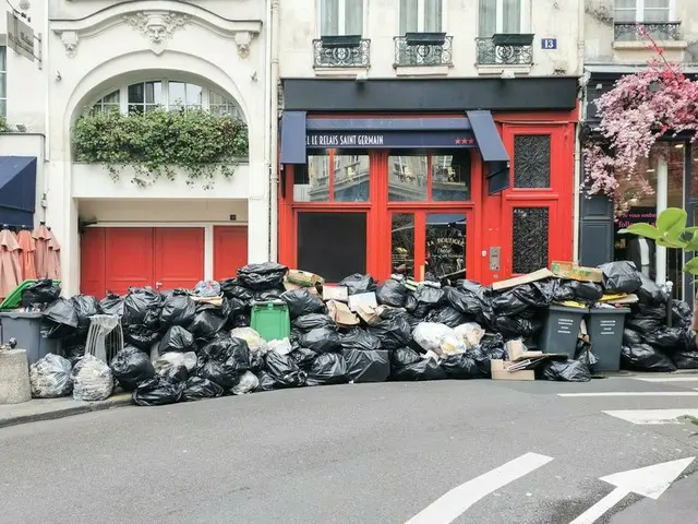 ゴミ収集車がストライキ！パリの街は…？【フランス】