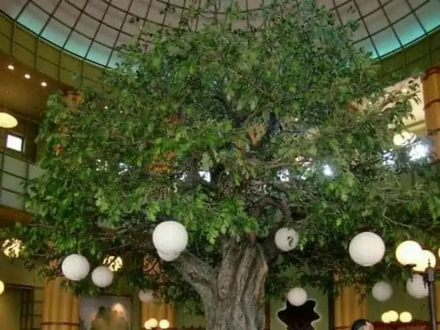 大きな木がシンボルのレストラン「ガーデン・グローブ」【アメリカ】