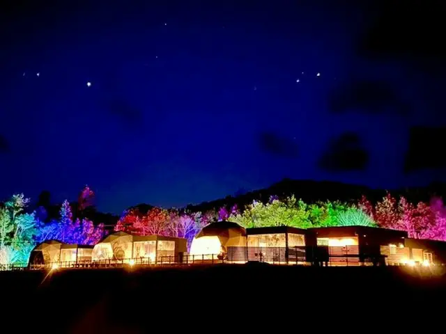 地面に浮かび上がる天の川！山口県のグランピング施設「レドンド秋吉台」で光のアート開催
