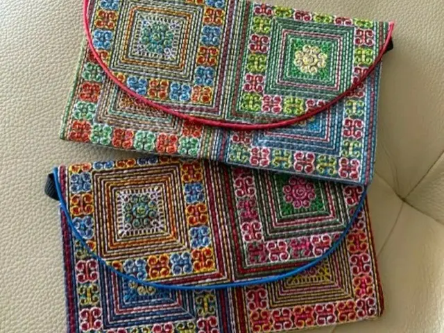 ベトナム土産で喜ばれるモン族の刺繍ポーチ【ベトナム】
