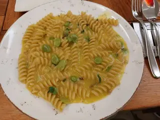 おしゃれなレストランに常備されているもの、それは染み消し！【イタリア】