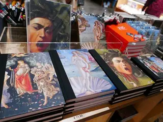 グッズが充実！ウフィッツィ美術館の売店でお財布の紐が緩む【イタリア】