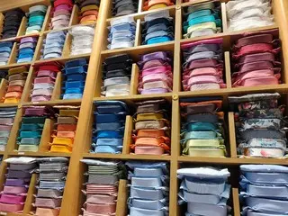 イタリアのメンズファッションは色の洪水！ワイシャツ専門店のカラー【イタリア】