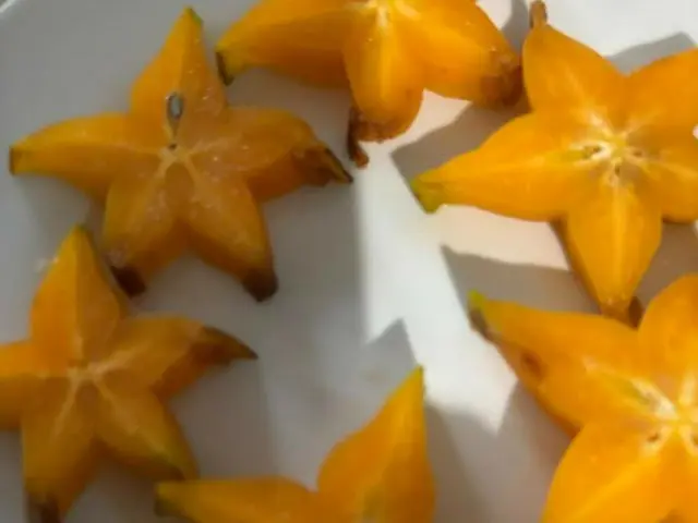 青空マーケットで購入したスターフルーツ【オーストラリア】