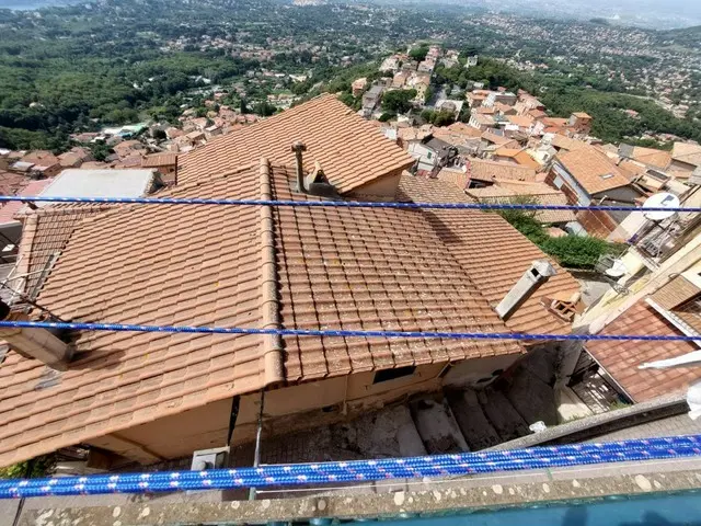 イタリアには物干し竿がない！ロープを渡して洗濯物を干す方法【イタリア】