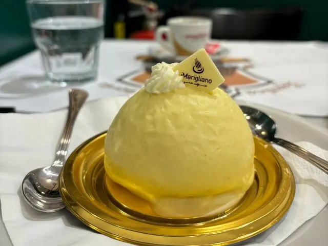ふわふわで滑らかな口触りが癖になるナポリのレモンケーキ【イタリア】