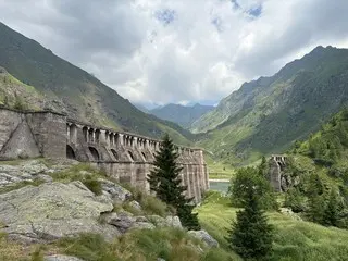 イタリア北部の渓谷に佇む悲劇のダム【イタリア】