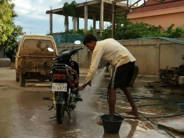 洗車は安くて早い洗車屋さんで【カンボジア】