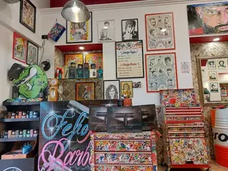 こだわりのあるインテリアが素敵！イタリアの田舎の床屋さん